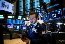 Chứng khoán Mỹ tăng điểm khi tòa án xem xét thuế quan, giá dầu giảm sâu hơn