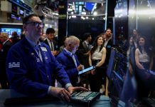 Chứng khoán Mỹ tăng mạnh nhờ kỳ vọng lãi suất giảm, dầu trượt giá