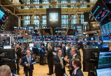 Chứng khoán Mỹ trượt khỏi kỷ lục sau báo cáo của loạt Big Tech, giá dầu tăng nhẹ