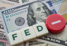 Áp lực kép khiến Fed thận trọng